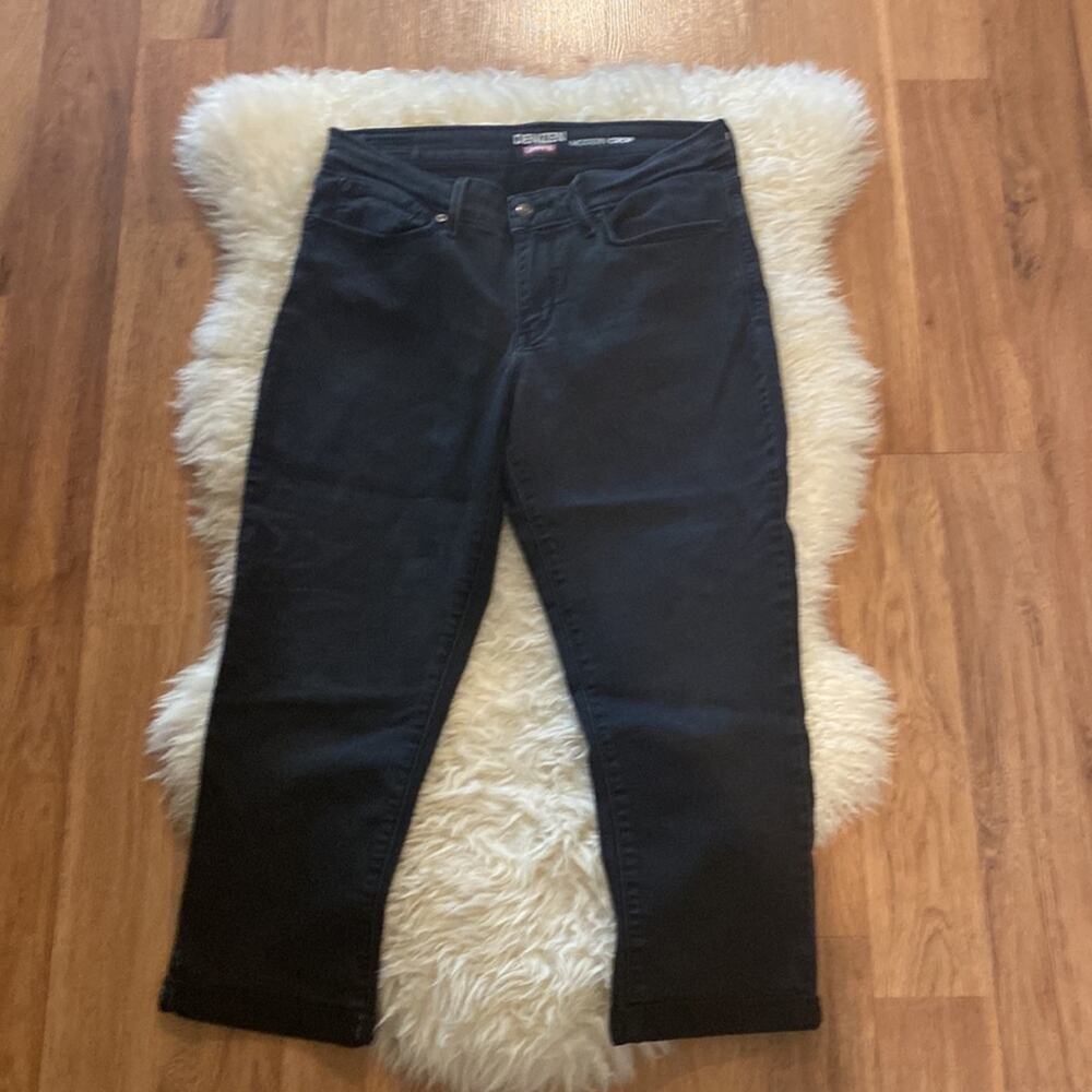 Denizen from Levi’s Modern Cropped Black Jeans Sz 30 Cotton Stretchy Midrise